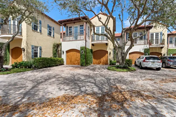 1027 Coralina, Delray Beach, FL 33483