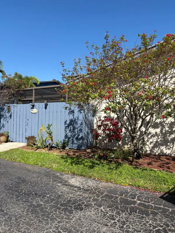 4591 E Holly Lake, Lake Worth, FL 33463