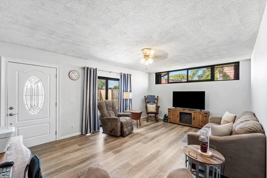 3827 Victoria, West Palm Beach, FL 33406 - #2