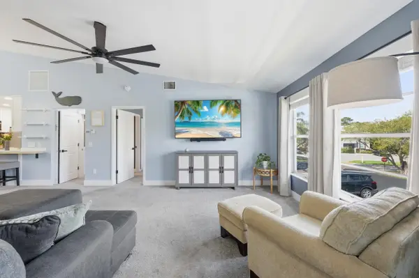 8228 SE Croft #J-6, Hobe Sound, FL 33455