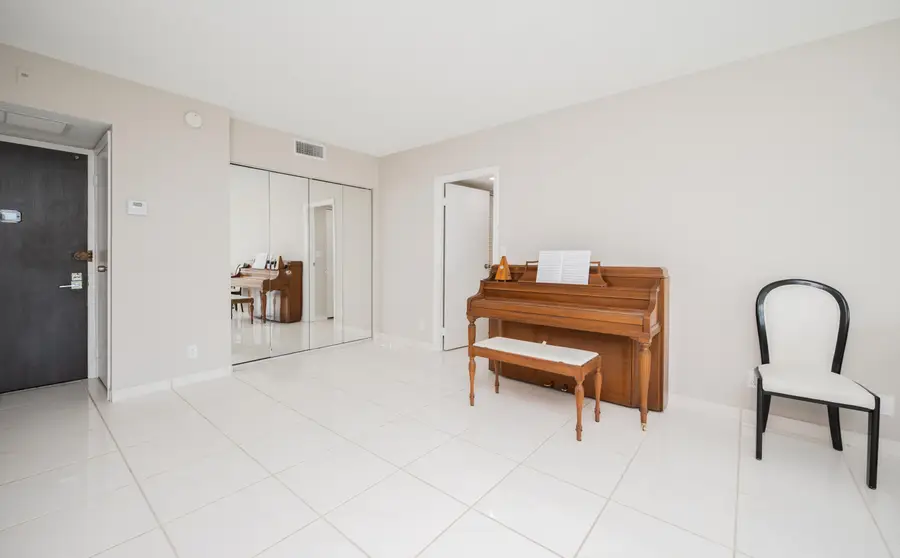 20335 W Country Club #1704, Aventura, FL 33180 - #2