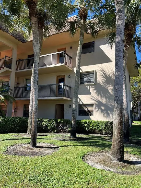 6085 N Sabal Palm Boulevard #109, Tamarac, FL 33319