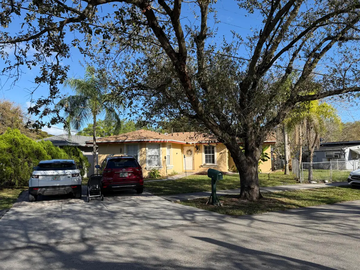 733 N 57th Avenue, Hollywood, FL 33021 - #1