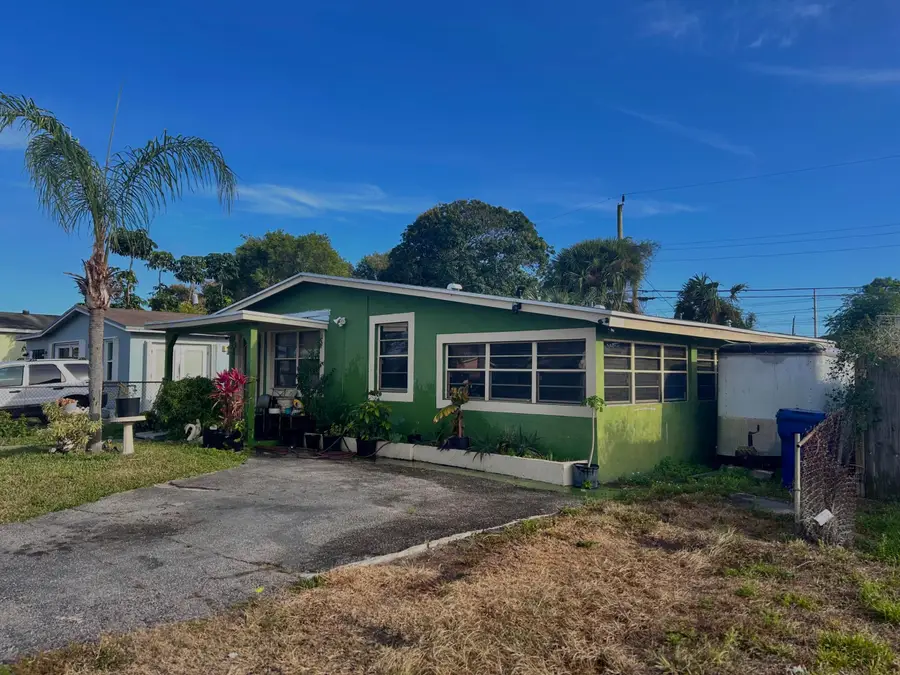 925 W 3rd Street, Riviera Beach, FL 33404 - #3