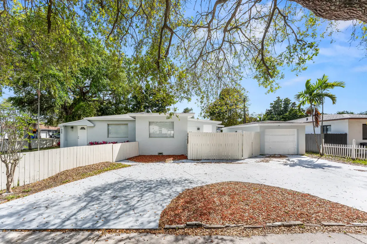 906 S 26th Avenue, Hollywood, FL 33020 - #1