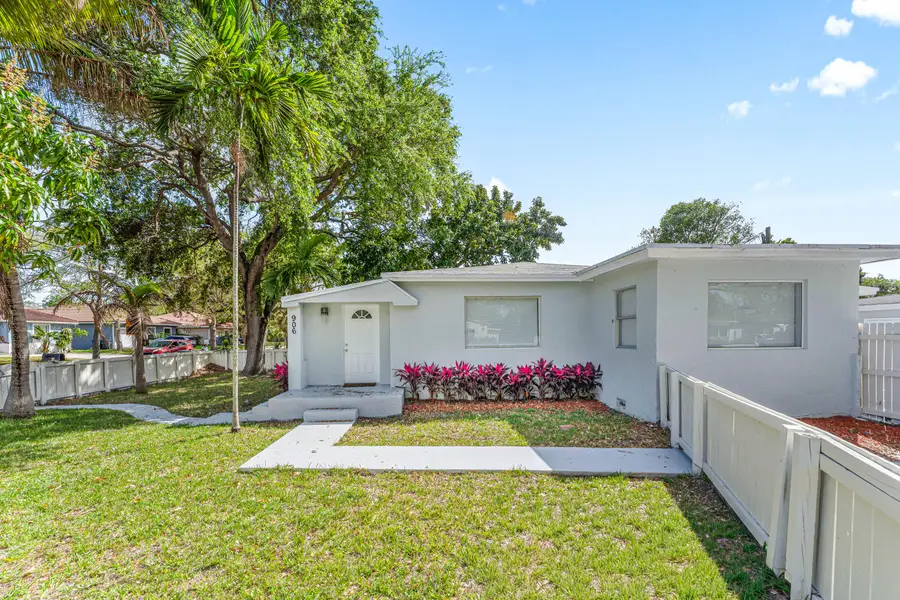 906 S 26th Avenue, Hollywood, FL 33020 - #3