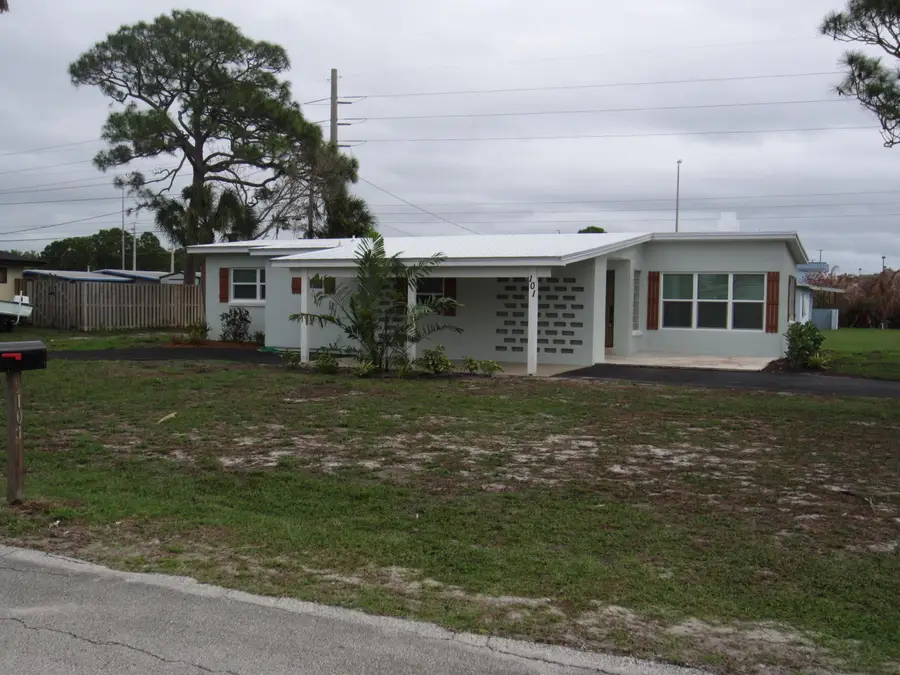 101 E Arbor Avenue, Port Saint Lucie, FL 34952 - #2