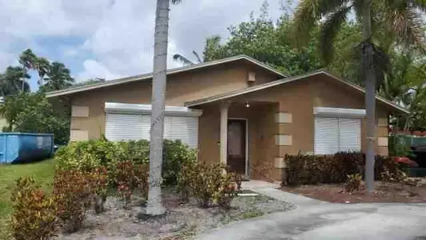 195 NW 14th Way, Dania Beach, FL 33004