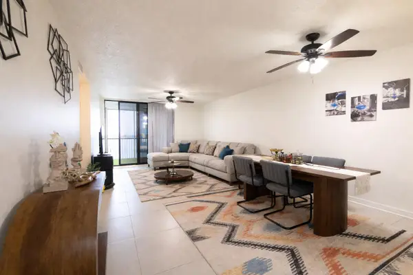 110 Lake Emerald Drive #405, Oakland Park, FL 33309