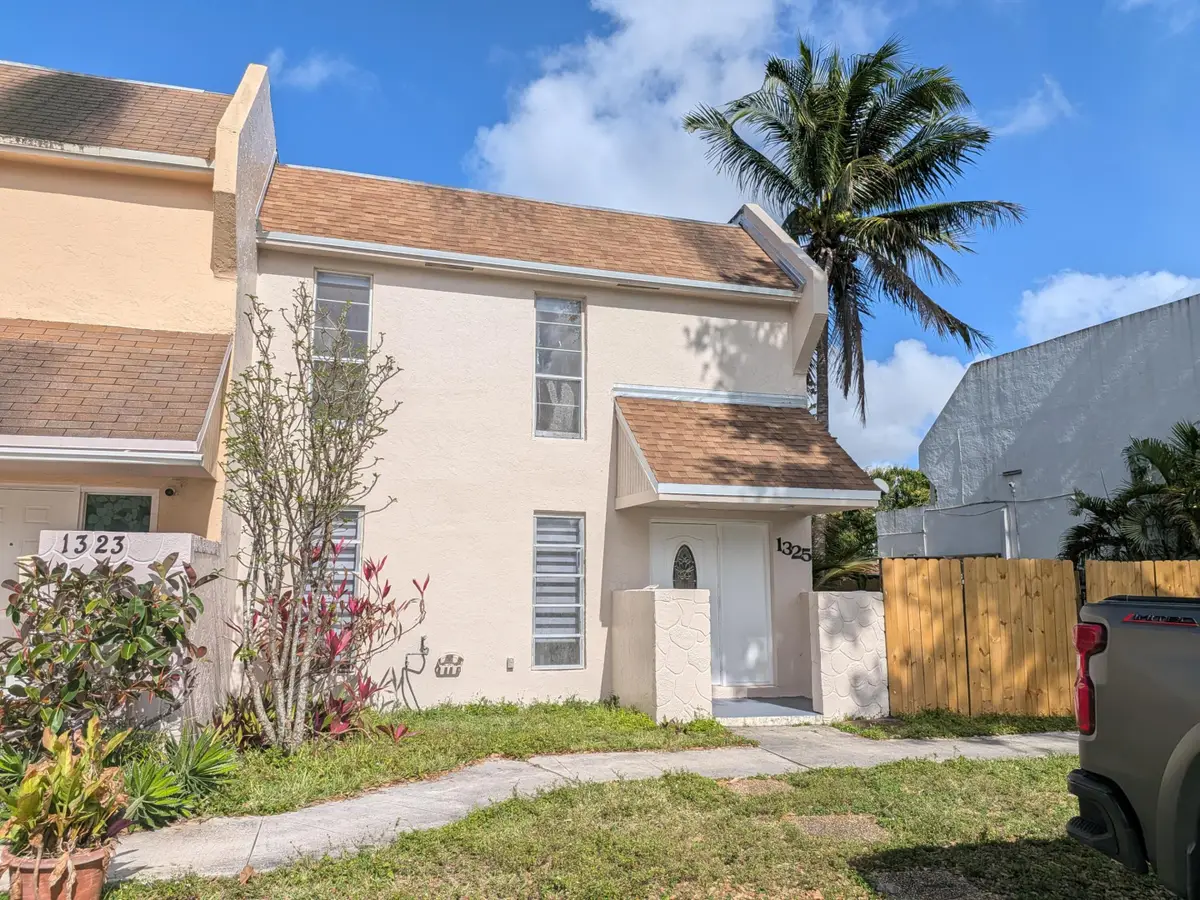 1325 Silverado #1325, North Lauderdale, FL 33068 - #1