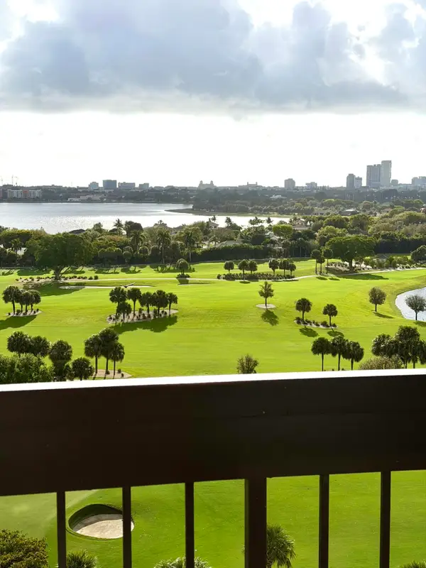 2000 Presidential Way #1403, West Palm Beach, FL 33401