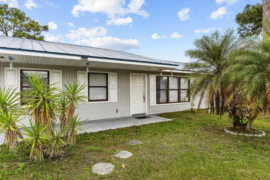 949 SE Breakwater Avenue, Port Saint Lucie, FL 34983 - #2