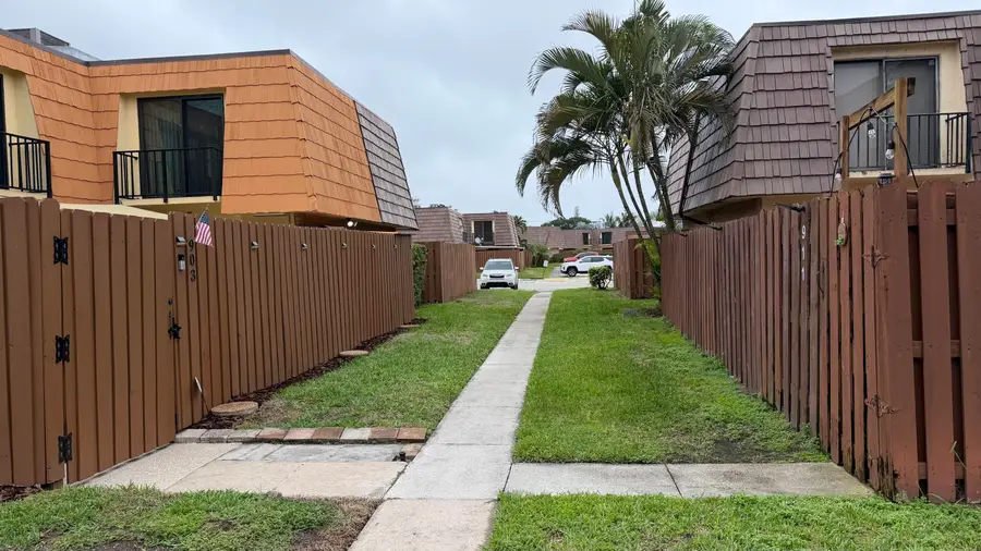 882 Springdale Circle #88-b, Palm Springs, FL 33461 - #3