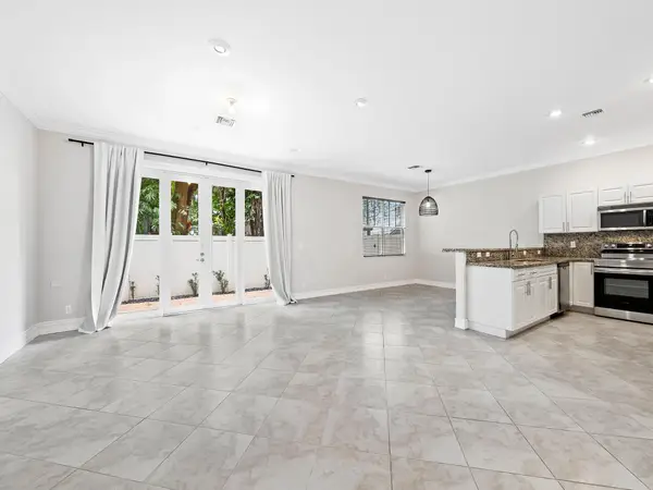 3434 NE 13th Avenue, Oakland Park, FL 33334