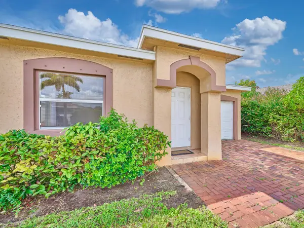 556 E Ridge Cir Circle N, Boynton Beach, FL 33435