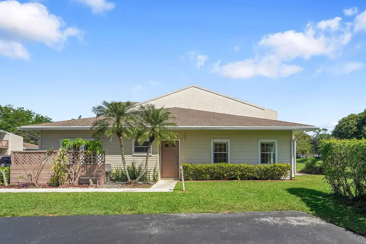 100 E Hemingway Circle, Margate, FL 33063 - #1