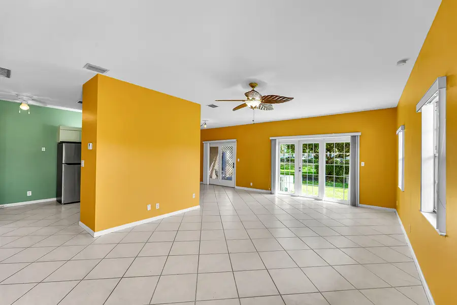 100 E Hemingway Circle, Margate, FL 33063 - #2