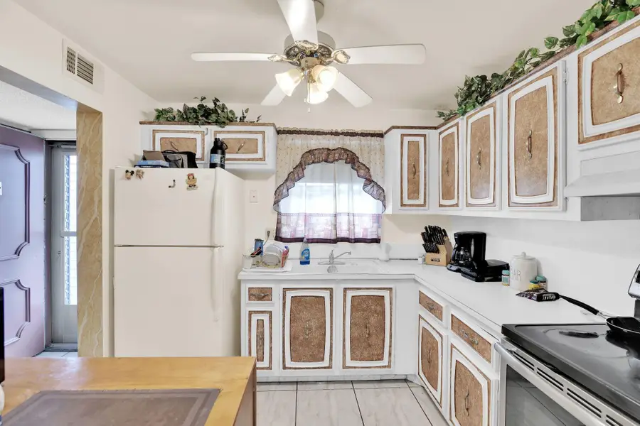 711 Lori Drive #204, Palm Springs, FL 33461 - #2