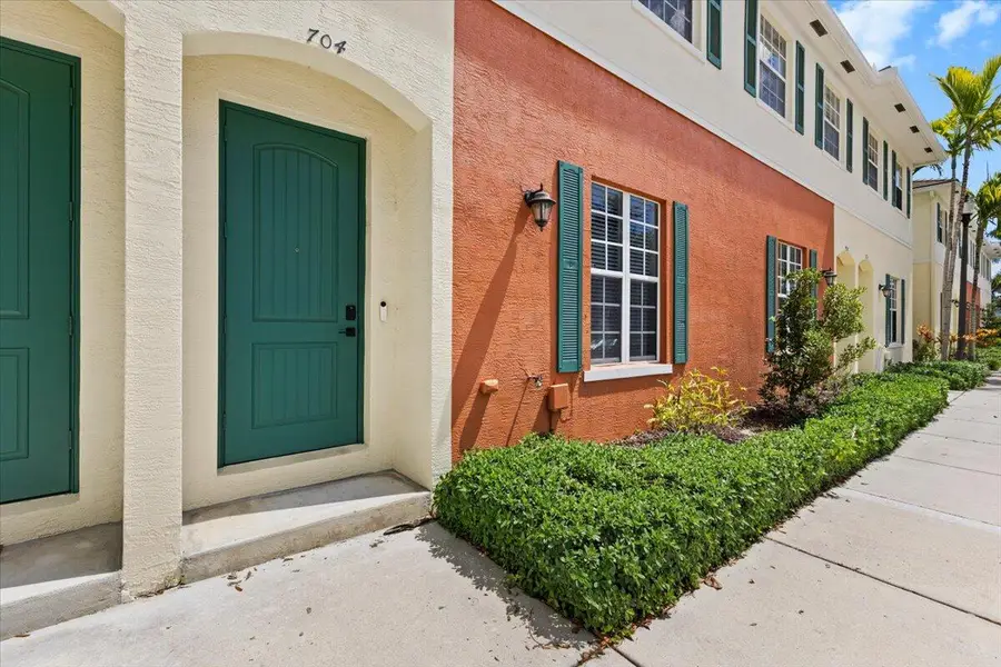 704 SW 2nd Avenue, Pompano Beach, FL 33060 - #2