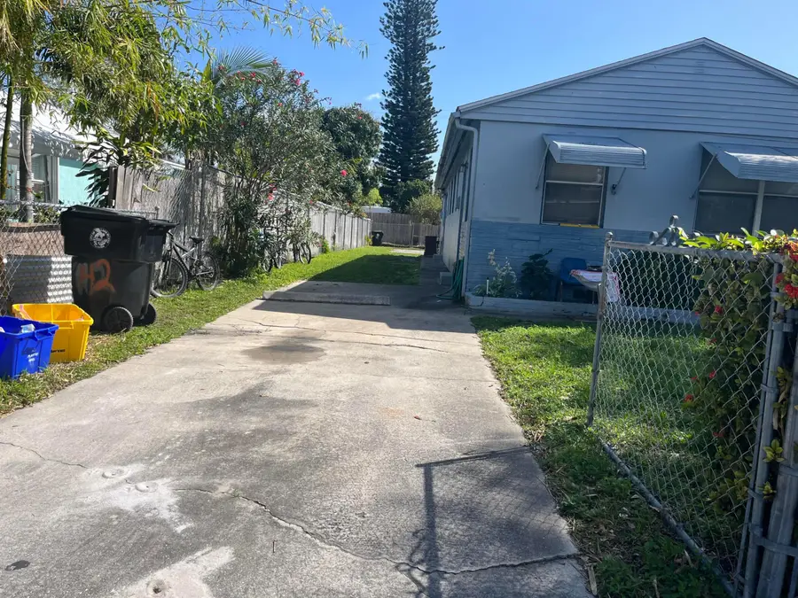 530 S C Street W, Lake Worth Beach, FL 33460 - #2