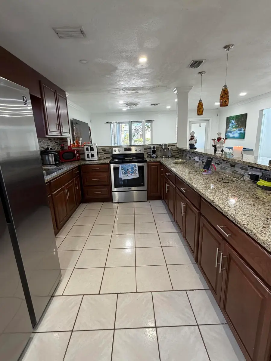 814 Colonial Road, West Palm Beach, FL 33405 - #3