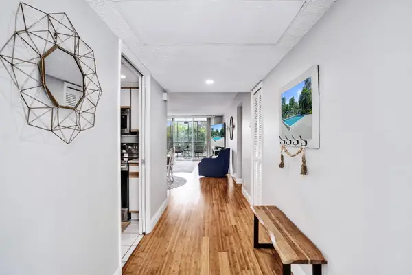 4200 Oaks Terrace #203, Pompano Beach, FL 33069