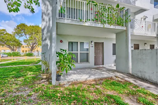 1990 NW 4th #1, Miami, FL 33136