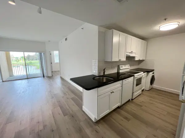 2040 Greenview Shores Boulevard #214, Wellington, FL 33414