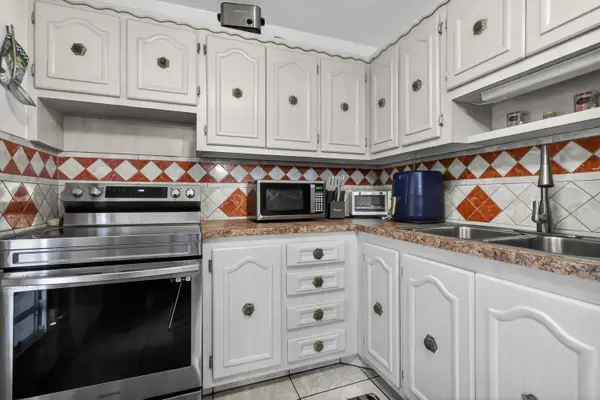 3990 NW 42nd Avenue #Apt 304, Lauderdale Lakes, FL 33319