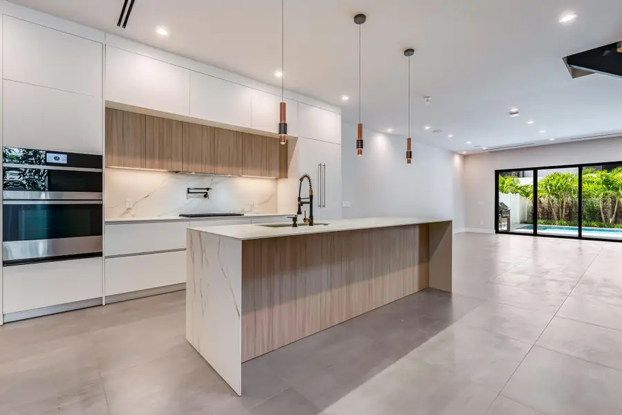 919 NE 17th Terrace #A, Fort Lauderdale, FL 33304 - #3