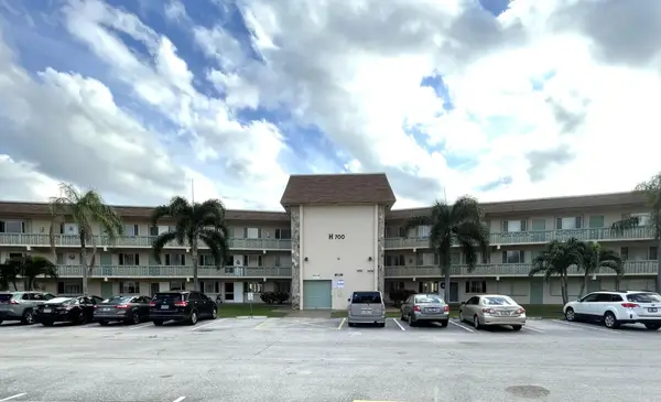 700 Village Green Court #319, Palm Springs, FL 33461