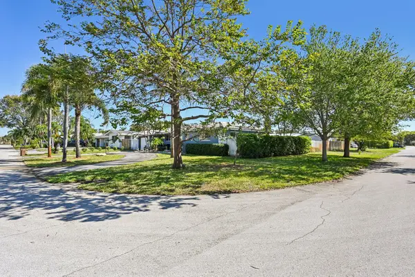 818 SE 9th Terrace, Deerfield Beach, FL 33441