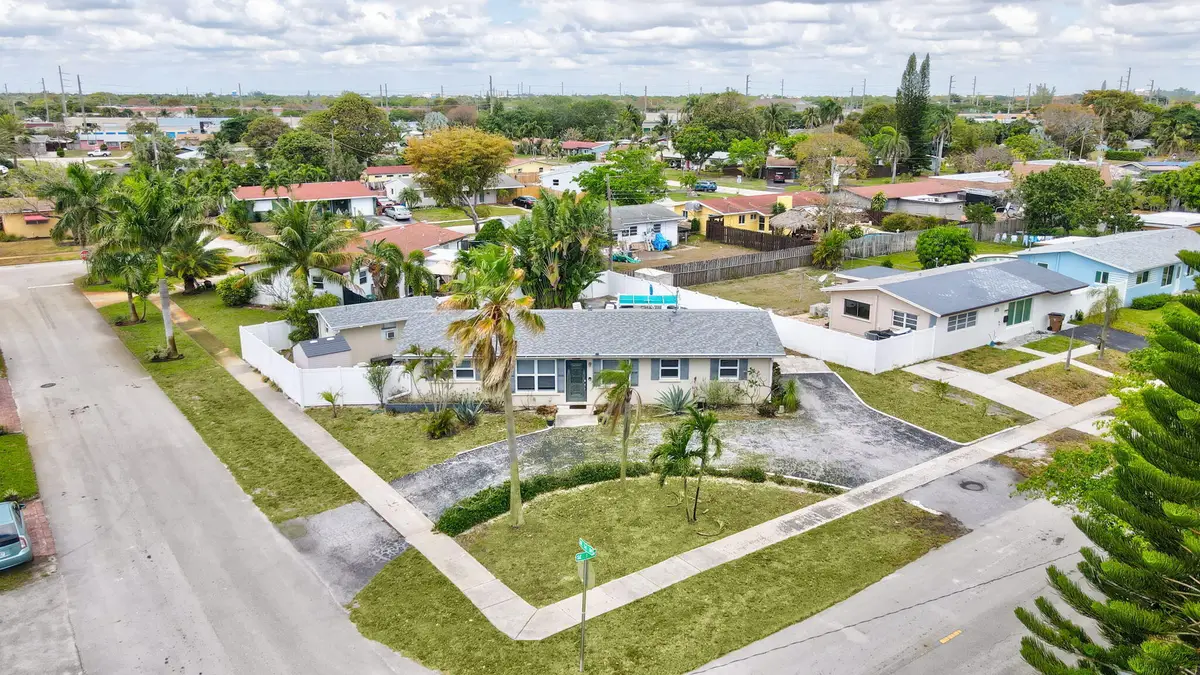1325 SE 1st Avenue, Deerfield Beach, FL 33441 - #1