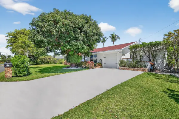 8416 Pine Tree Lane, West Palm Beach, FL 33406