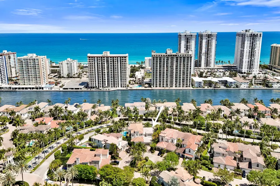 818 Spinnaker Drive E, Hollywood, FL 33019 - #2