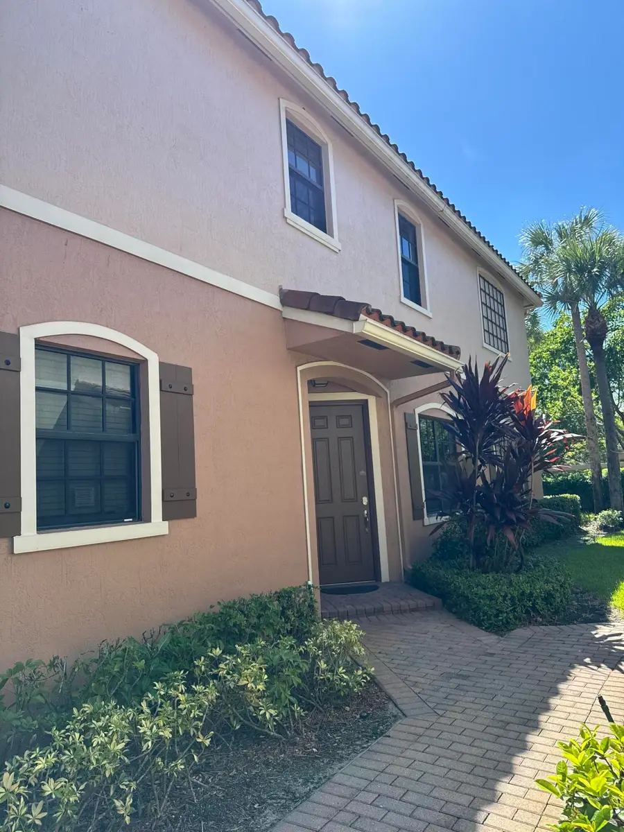 127 W Riverwalk Cir W, Plantation, FL 33325 - #2