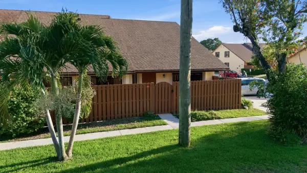 131 Springdale Circle, Palm Springs, FL 33461