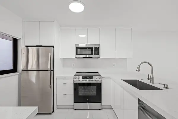 510 W Park Drive, Miami, FL 33172