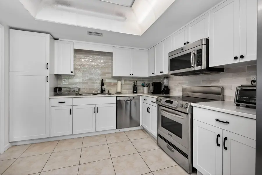 479 Brackenwood Lane N, Palm Beach Gardens, FL 33418 - #2