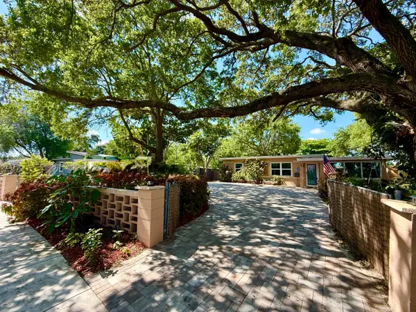 8 Edmund Road, West Park, FL 33023