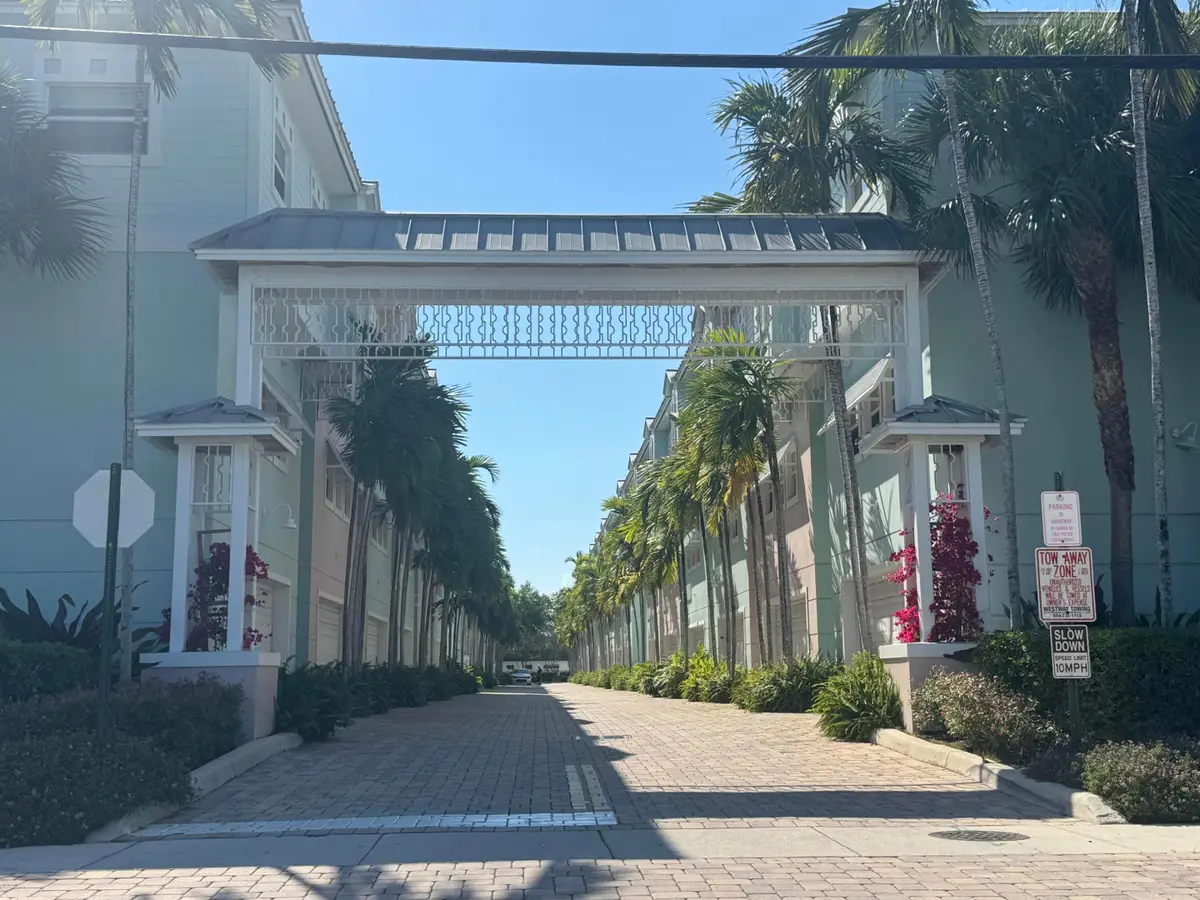 429 NE 1st Street, Pompano Beach, FL 33060 - #1