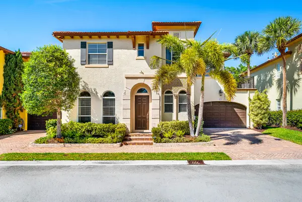 71 Via Poinciana Lane, Boca Raton, FL 33487