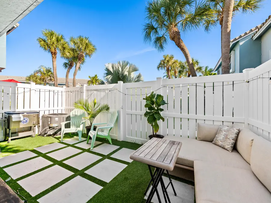 1074 Jeffery Street, Boca Raton, FL 33487 - #3