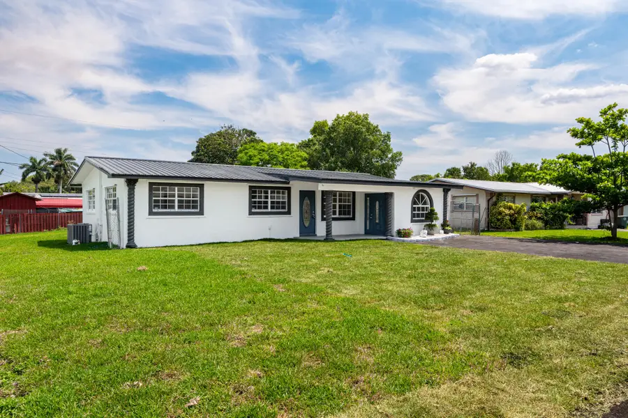 933 SE 2nd Street, Belle Glade, FL 33430 - #2