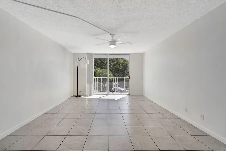 500 Executive Center Drive #3-j, West Palm Beach, FL 33401 - #3
