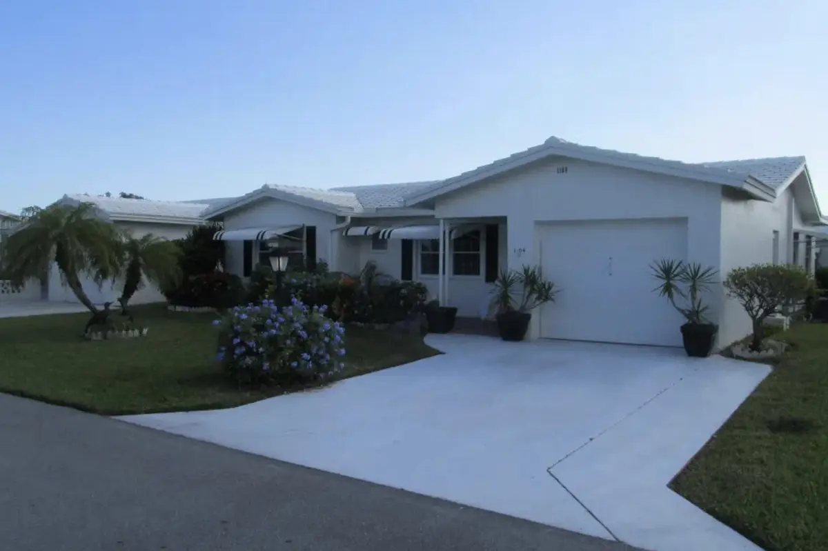1104 W Ocean Avenue, Boynton Beach, FL 33426 - #1
