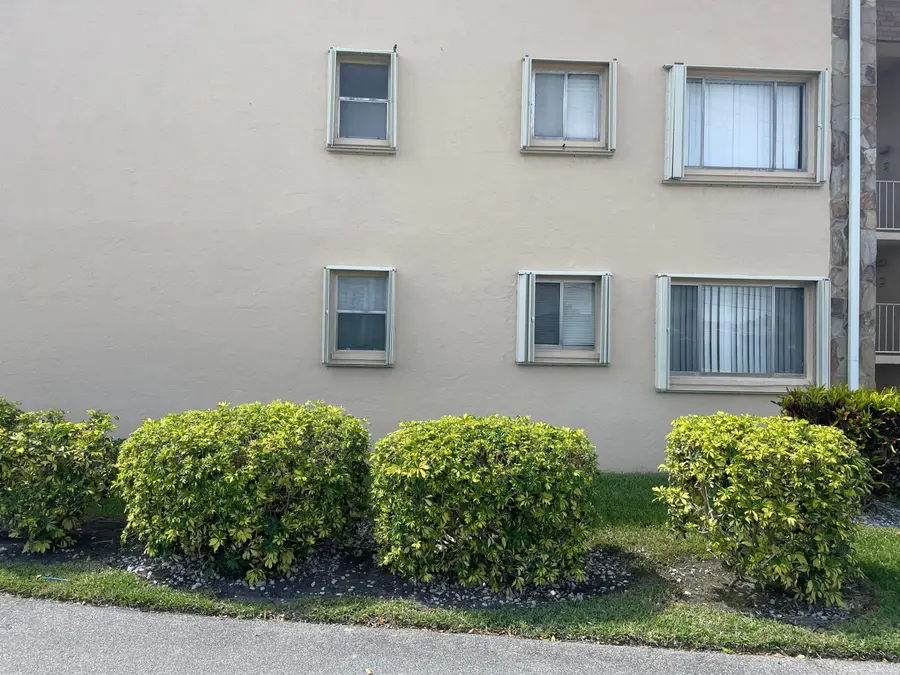 700 Village Green Court #101, Palm Springs, FL 33461 - #3