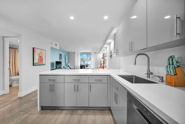 400 SE 10th Street #303, Deerfield Beach, FL 33441