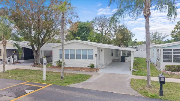 6571 NW 37th Avenue, Coconut Creek, FL 33073