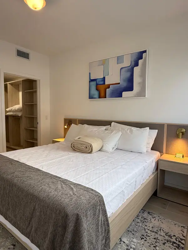 225 N Miami Avenue #910, Miami, FL 33128